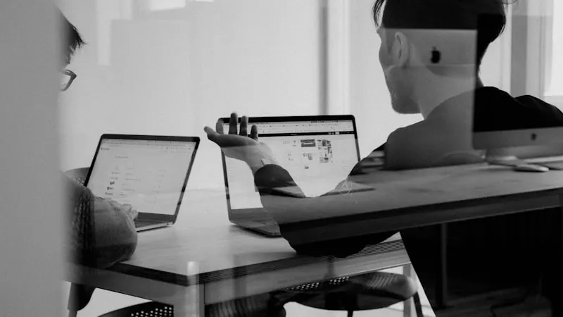 Meeting Intelligence vs Transcription : pourquoi ce n'est pas la même chose
